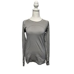EUC Lululemon Run Swiftly shirt for women size 8 black/white